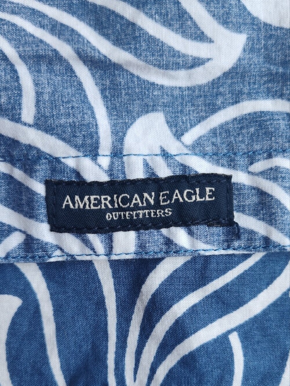 American Eagle NWOT Blue & White Floral Short-Sleeve Button-Down Shirt - Picture 3 of 6